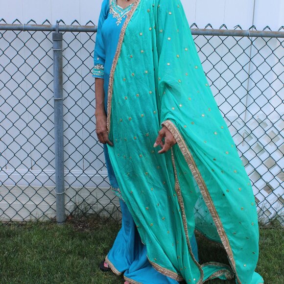 Blue Palazzo - Picture 2 of 4